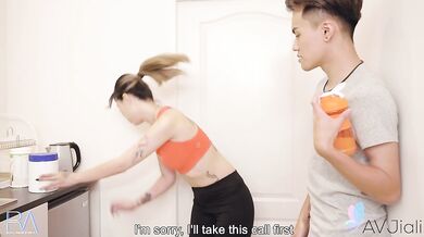 Personal Trainer Yuxi Gets Fucked By A Perverted Client