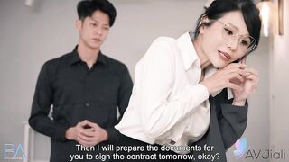 Chinese MILF Fairy Ai Gets A Relaxing Massage In Pantyhose
