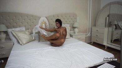Naked poses for the webcam