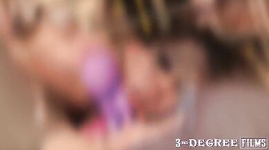 Girlfriends 3 - Scene 1