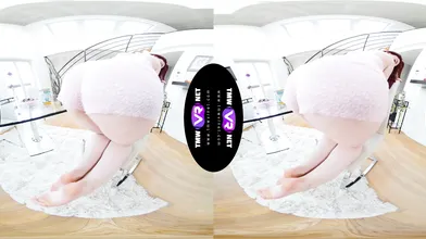Pussy pleasing after breakfast