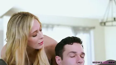 No Looking At Stepmommy - S19:E4