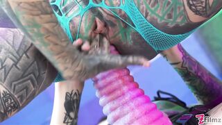 Illuz has a strapon to use on Anuskatzz