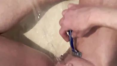 Shave my Pussy he Pee on Me