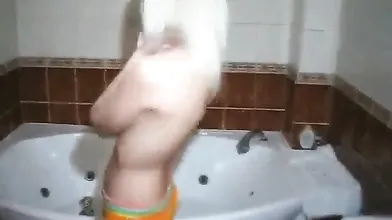 Blondie takes a shower