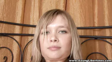 Amateur model fucked in bed