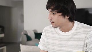 Keeping Stepmom Happy - S3:E1