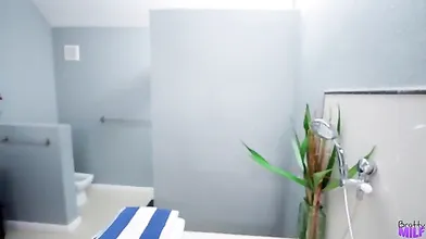 Stepmom And I Get Dirty In A Tub Made For Two - S8:E4