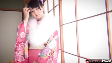 Kimono Lady Tsuna Kimura is a real japanese beauty