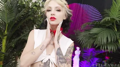 KATE BLOOM Blonde Diva's Submission