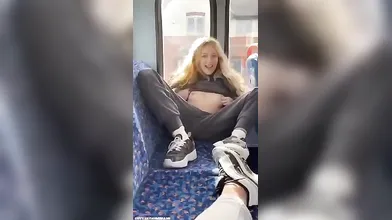 Girl masturbate in the bus