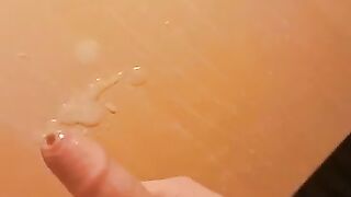 GeiloBoyzp cumming on Table