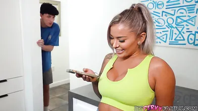 My Stepsis Is a Size Queen, Scene #01
