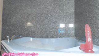 Jaccuzzi dildo ridding