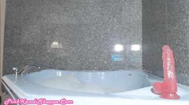Jaccuzzi dildo ridding