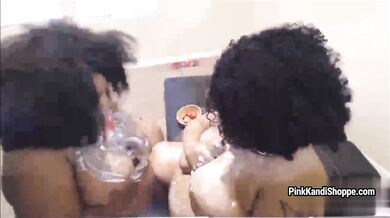 Twerking and creamy dildos