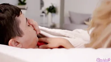 Stepmom Sneaks A Creampie On The Couch - S4:E5