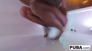 Kendra Cole takes a sexy shower!