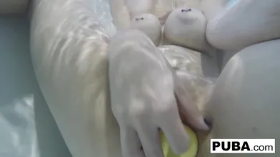 Nadia takes a bath with some rubber duckies