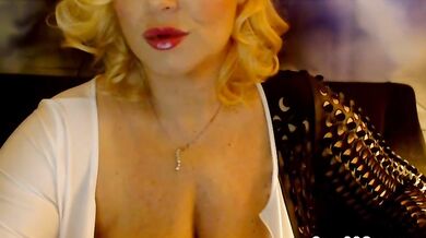 Busty MILF Cam Show