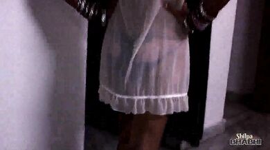 Shilpa Bhabhi Taking Shower