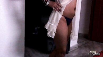 Shilpa Bhabhi Taking Shower