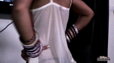 Shilpa Bhabhi Taking Shower