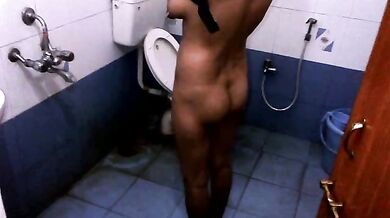 Shilpa Bhabhi Drying Herself