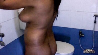 Shilpa Bhabhi In Shower