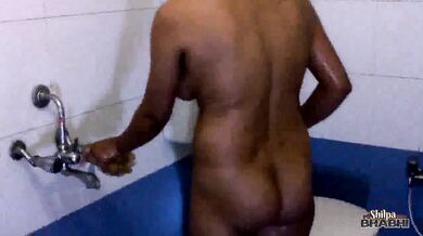 Shilpa Bhabhi In Shower