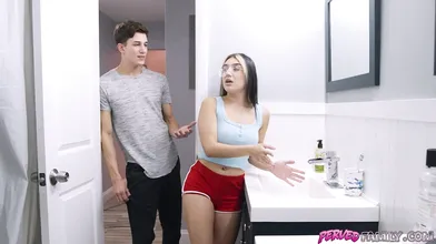 Hey Big Tits Stepsis Feel Like Pizza And A Movie? - Violet Spice