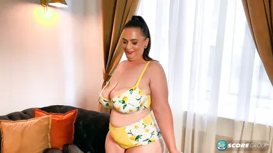 Mia Sweetheart: Goddess of Boobs & Booty