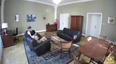 Guy stretches young chick on sofa while cuckold films this