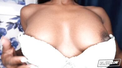 BJRAW Tessa Thomas takes a face full