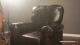 Juicy Pussy Indian Babe Gauri XXX Modelling In Lounge On