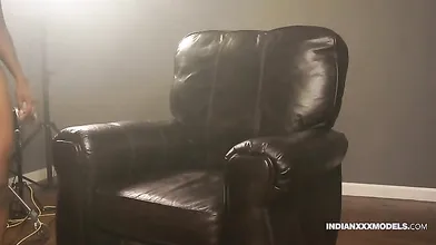Juicy Pussy Indian Babe Gauri XXX Modelling In Lounge On