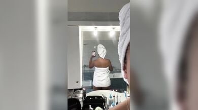 Naughty Wife Drop Her Towel To Show Her Slimwaist and Big Ass