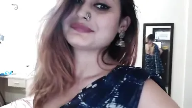 Amateur Indian Desi Masturbation On Webcam