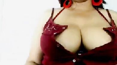 Busty Indian Aunty