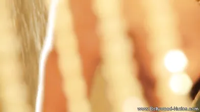 A Seductive and Sexy Dance Moves From An Indian MILF
