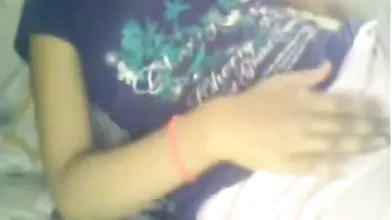 SEXY INDIAN ON WEBCAM PLAYING