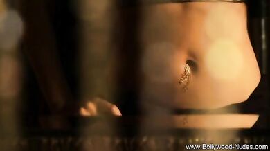 Sensual Indian Babe Loves To Dance