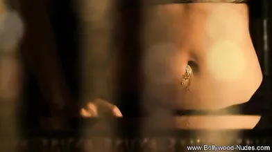 Sensual Indian Babe Loves To Dance