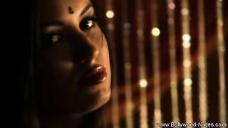 Indian Beauty Showing Off Her Natural And Erotic Body