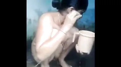 Indian milf bathing and showing her beautiful pussy