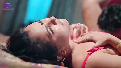 Hot Indian MILF babe deeply fingers her pink taco