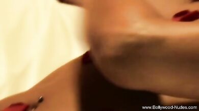 Beautiful Indian Babe Shows Off