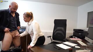 Big ass secretary blows two dicks and gets a double penetration
