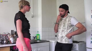 Sexy mom gives blowjob and gets her pussy thumped