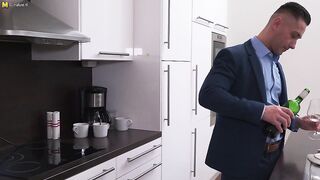 Hot MILF Andi James fucking and getting a squirting orgasm